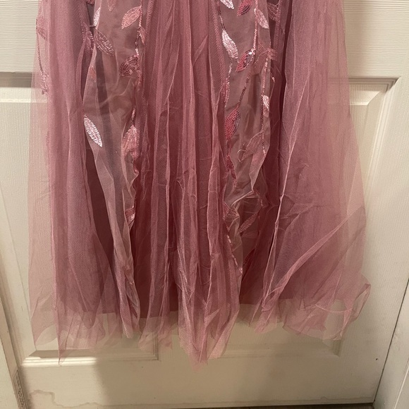 Woman’s Dress - Picture 2 of 4